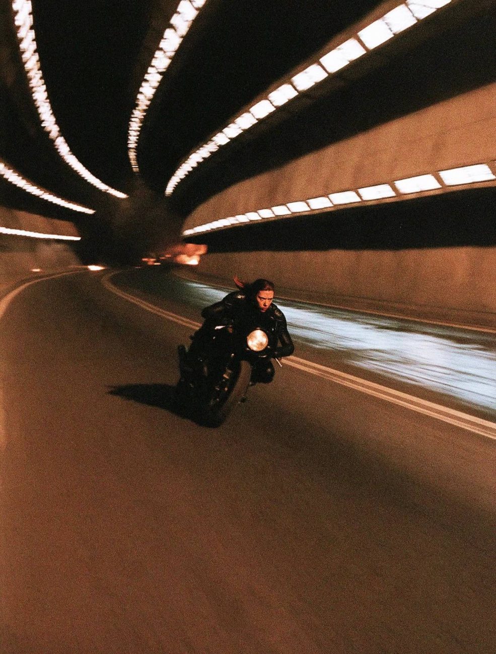 04 · Tunnel corner
