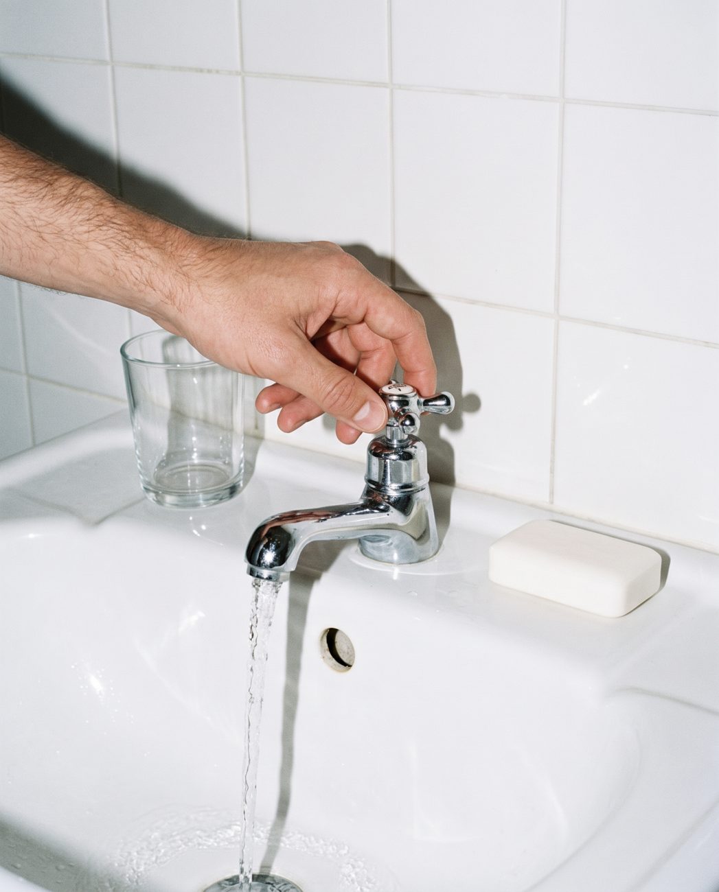 02 · Hand on the tap (Film flash still life)